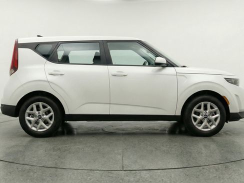 Used 2025 Kia Soul LX w/ LX Technology Package image 5