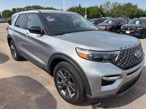 Used 2023 Ford Explorer XLT w/ Equipment Group 202A AWD/4WD image 6