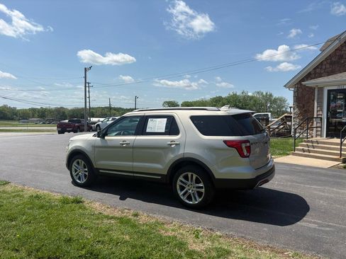 Used 2017 Ford Explorer XLT w/ Equipment Group 202A image 28