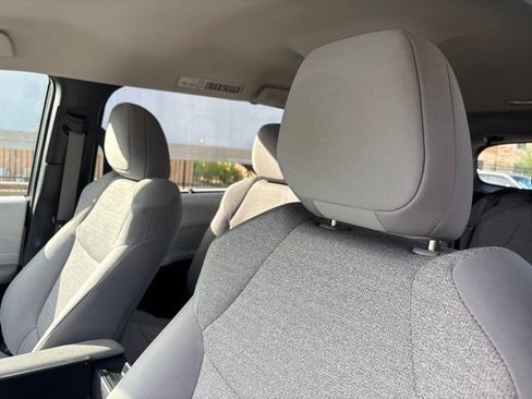 Used 2025 Toyota Sienna LE FWD image 9