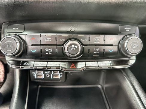 Used 2022 Dodge Durango SXT w/ Anodized Platinum Package image 16