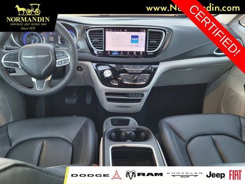 Certified 2024 Chrysler Pacifica Touring-L FWD image 6