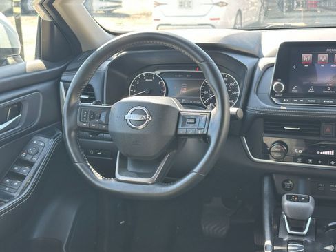Used 2025 Nissan Rogue SV FWD image 36