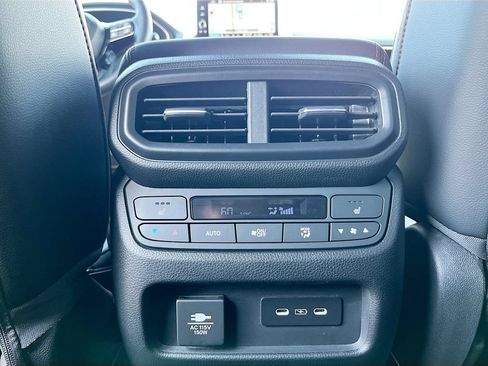 Used 2025 Honda Pilot Black Edition image 26