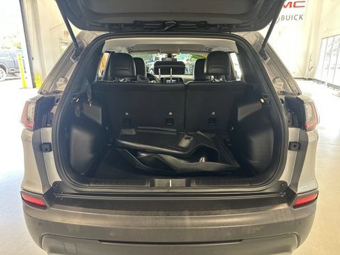 Used 2021 Jeep Cherokee Latitude Plus FWD image 31