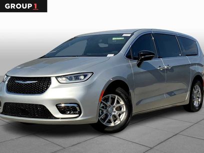 New 2026 Chrysler Pacifica Select