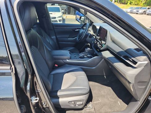 Used 2023 Toyota Highlander XSE FWD image 23