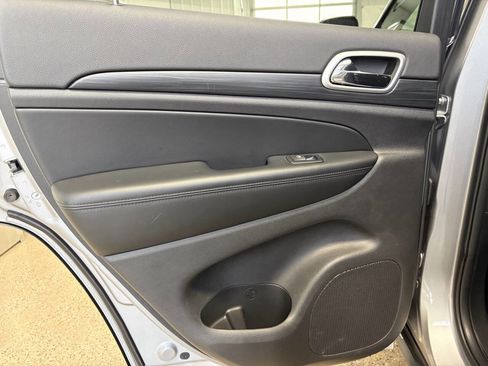 Used 2020 Jeep Grand Cherokee Laredo w/ Security & Convenience Group image 22