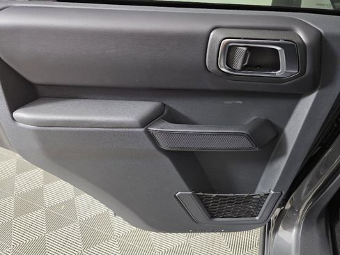 Used 2025 Ford Bronco Badlands image 16