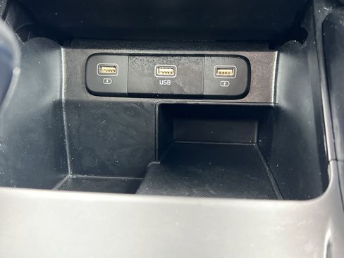 Used 2023 Kia Sorento LX image 8