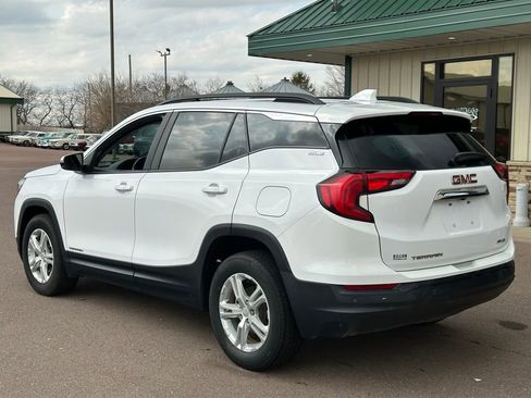 Used 2021 GMC Terrain SLE w/ Driver Convenience Package image 3