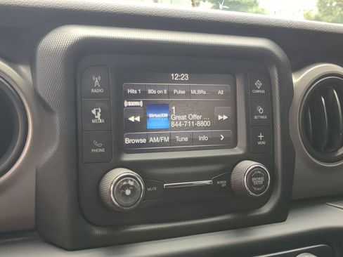 Used 2018 Jeep Wrangler Unlimited Sport AWD/4WD image 15
