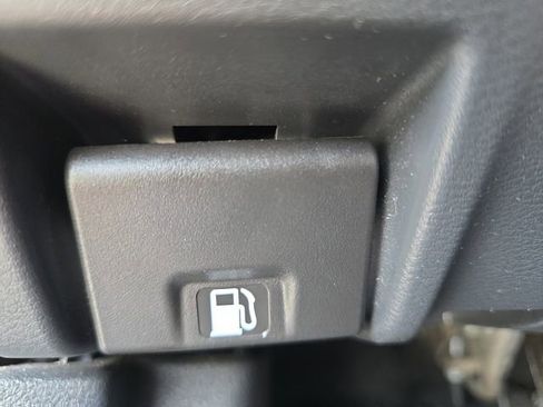 Used 2024 Nissan Sentra SV image 30