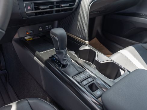 New 2026 Toyota Camry Hybrid FWD image 14