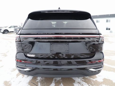 Used 2025 Lincoln Nautilus Premier image 17