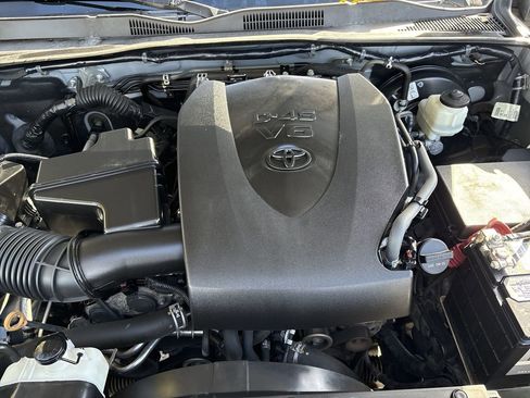 Used 2020 Toyota Tacoma TRD Off-Road image 28