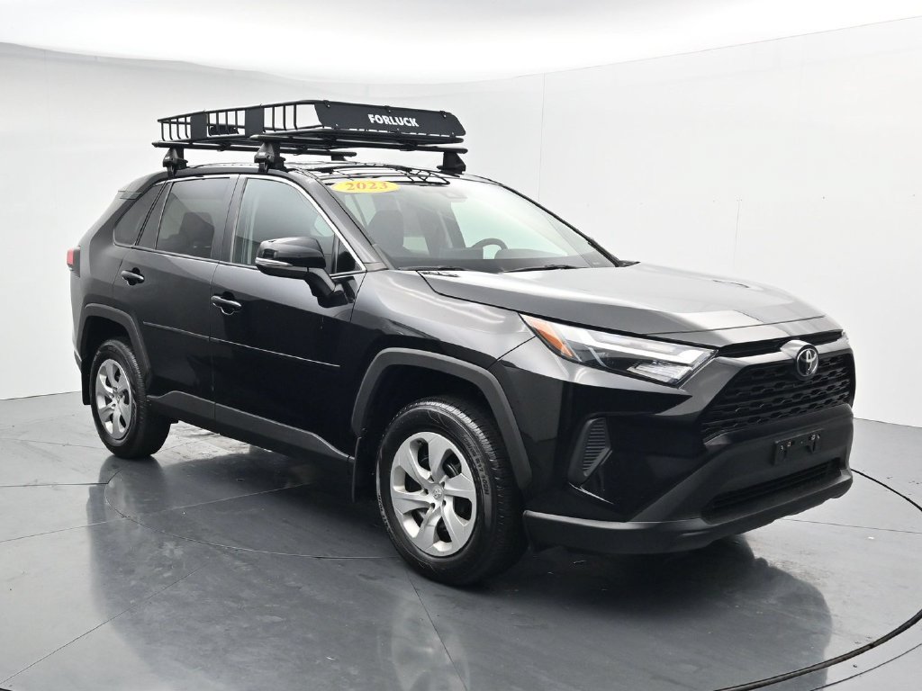 Used 2023 Toyota RAV4 LE AWD/4WD image 2