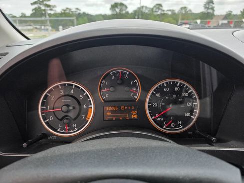 Used 2010 Nissan Titan SE w/ SE Value Truck Pkg AWD/4WD image 13