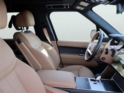 New 2026 Land Rover Range Rover Long Wheelbase SE image 8