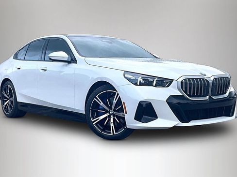 Certified 2026 BMW 550e xDrive AWD/4WD image 1