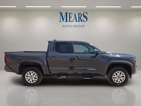 Used 2025 Toyota Tacoma SR5 image 6