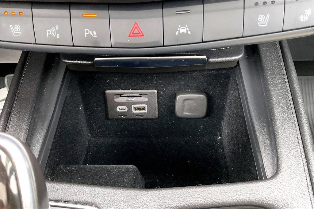 Used 2022 Cadillac XT4 Sport w/ Sun And Sound Package AWD/4WD image 18