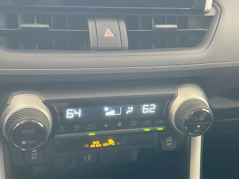 Used 2025 Toyota RAV4 XLE AWD/4WD image 19