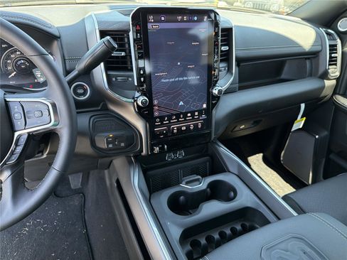 New 2026 RAM 2500 Laramie AWD/4WD image 27