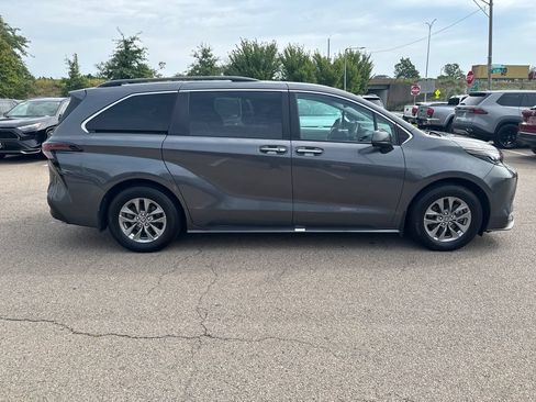 Used 2025 Toyota Sienna XLE w/ XLE Plus Package AWD/4WD image 12