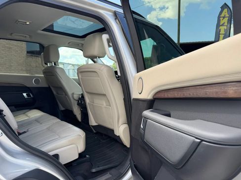 Used 2017 Land Rover Discovery HSE AWD/4WD image 12