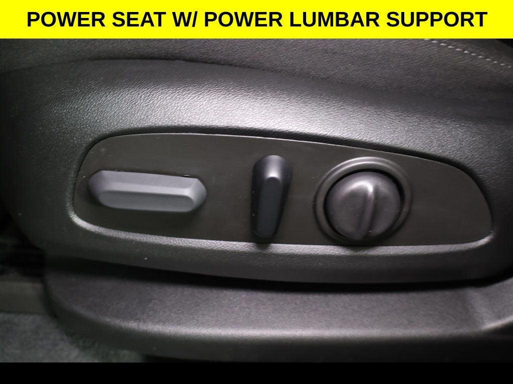 Used 2023 Chevrolet Traverse LT FWD image 5