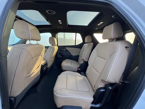 Used 2023 Chevrolet Traverse Premier image 12