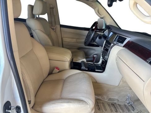 Used 2014 Lexus LX 570 4WD image 16