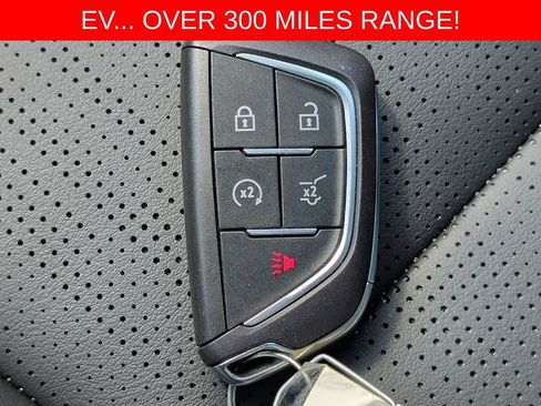 Used 2024 Cadillac Lyriq Luxury w/ LPO, Floor Liner Package AWD/4WD image 39