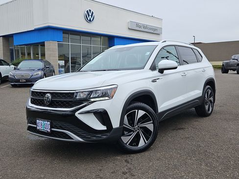 Used 2024 Volkswagen Taos SE image 1