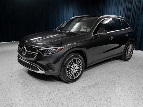 Used 2025 Mercedes-Benz GLC 300 image 1