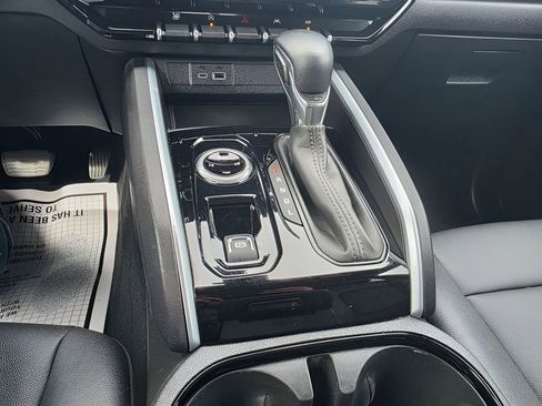 Used 2024 Chevrolet Colorado LT w/ LT Convenience Package III image 24