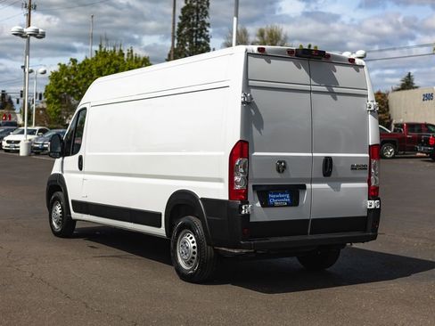 Used 2025 RAM ProMaster 2500 w/ Convenience Group FWD image 9