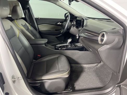 Used 2025 Chevrolet Trax ACTIV w/ Driver Confidence Package image 11