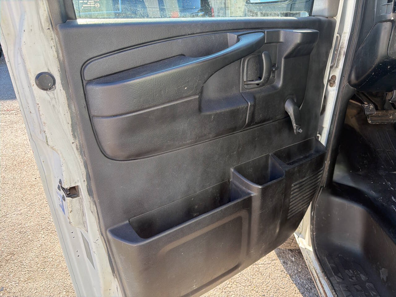 Used 2010 GMC Savana 3500 RWD image 7