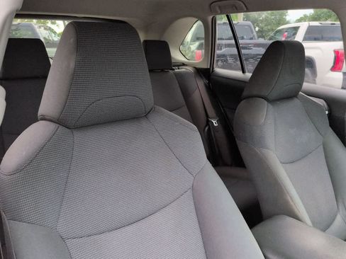 Used 2019 Toyota RAV4 LE FWD image 7