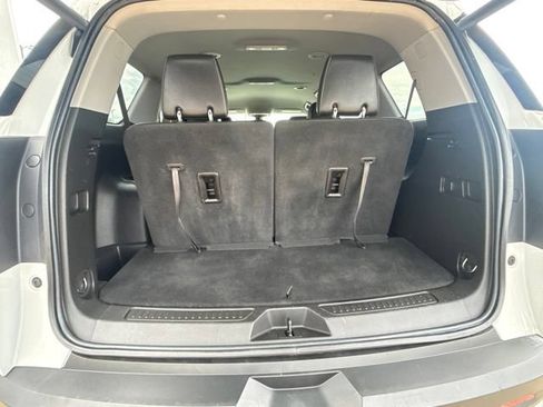 Used 2023 GMC Acadia SLT FWD image 8