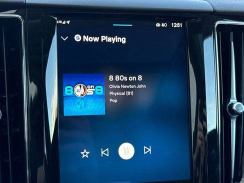 Used 2025 Volvo XC60 B5 Plus image 23