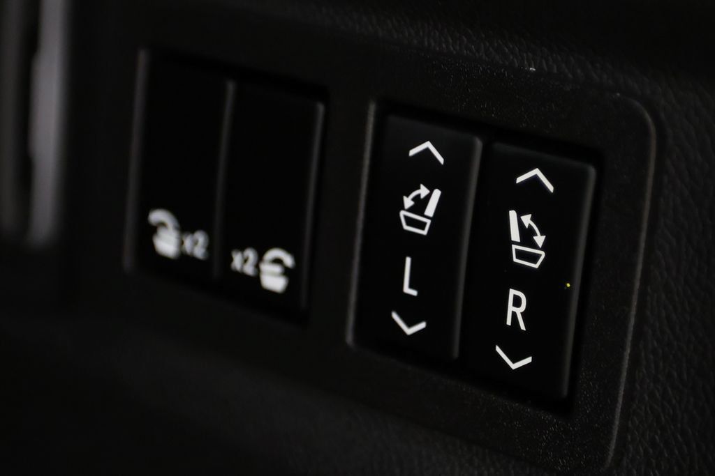 Used 2026 GMC Yukon AT4 Ultimate AWD/4WD image 14