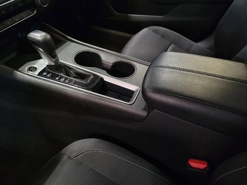 Used 2025 Nissan Altima 2.5 SV FWD image 26