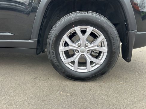 Certified 2022 Jeep Grand Cherokee Limited image 3