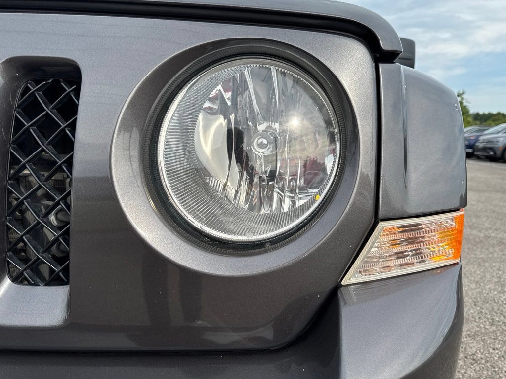 Used 2015 Jeep Patriot High Altitude FWD image 10