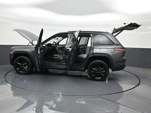 Used 2023 Jeep Grand Cherokee Limited w/ Black Appearance Package image 35