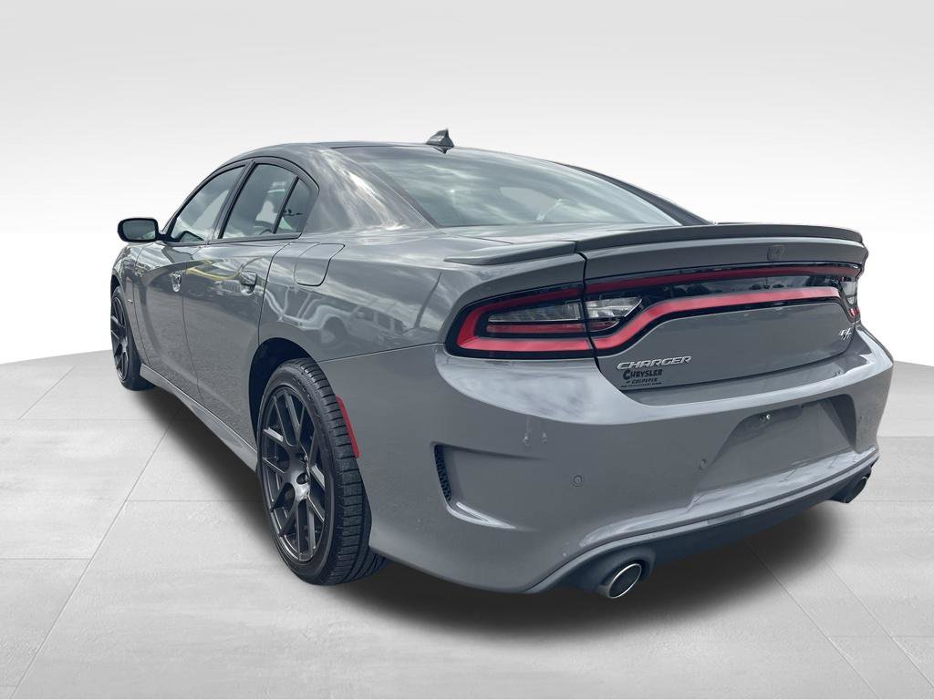 Used 2018 Dodge Charger R/T w/ Plus Group RWD image 16
