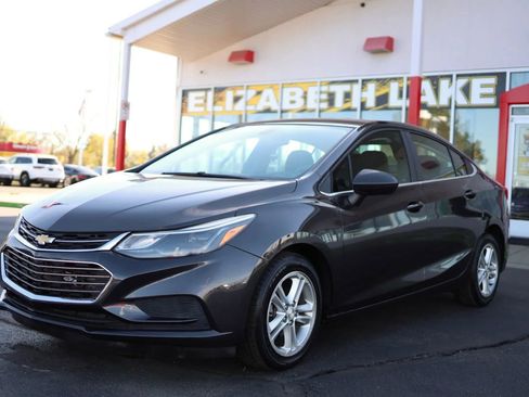 Used 2017 Chevrolet Cruze LT FWD image 1